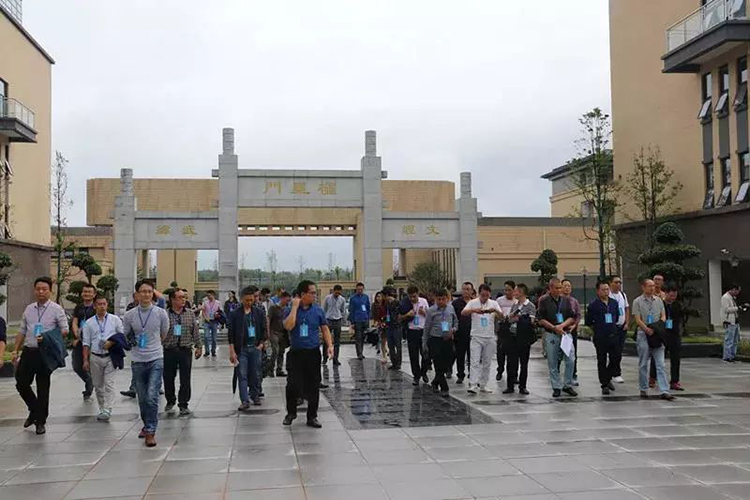 自貢衡中|62名校長來?？疾煊^摩